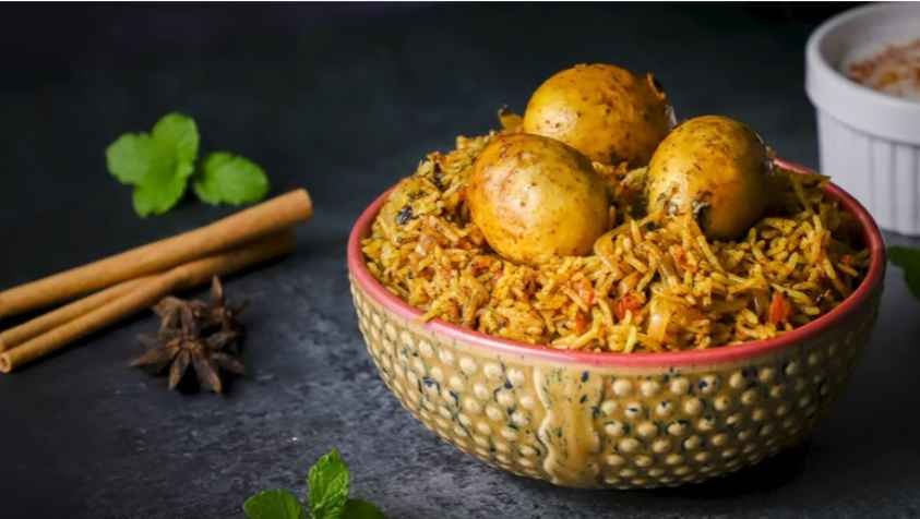 மெய்மறக்க வைக்கும் சுவையான முட்டை பிரியாணி செய்வது எப்படி? | How to Cook Egg Biryani in Tamil