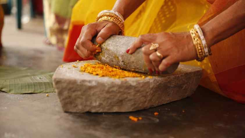 தினமும் ஒரு டம்ளர் பாலில் மஞ்சள் கலந்து குடித்துவருவதால் நடக்கும் அதிசயம்! | Turmeric Benefits in Tamil