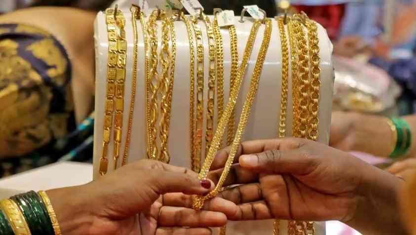 Gold price today : உச்சத்தில் தங்கம் விலை..? இன்று தங்கம் வாங்கலாமா..?