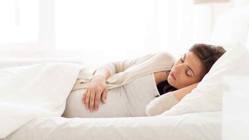 கர்ப்பக்காலத்தில் நிம்மதியான தூக்கத்திற்கு இத பண்ணுங்க.. | How to Sleep During Pregnancy in Tamil